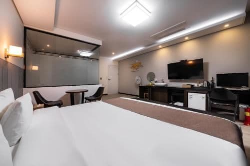 Deluxe Double Room (2 Adults)