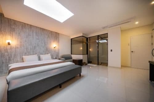 Deluxe Double Room (2 Adults)