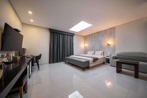 Deluxe Double Room (2 Adults)