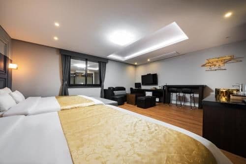 Premier Family Room