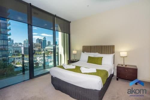 Deluxe Three-Bedroom Apartment with Harbour View and Two Bathrooms 