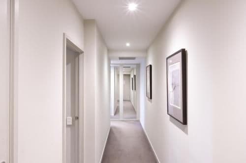 Deluxe Three-Bedroom Apartment with Harbour View and Two Bathrooms 