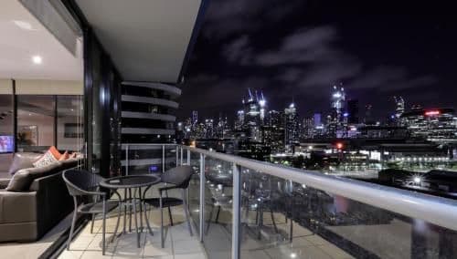 Deluxe Three-Bedroom Apartment with Harbour View and Two Bathrooms 