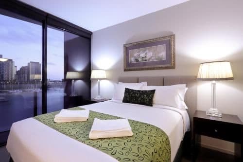 Deluxe Three-Bedroom Apartment with Harbour View and Two Bathrooms 