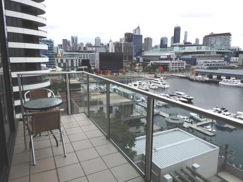 Deluxe Three-Bedroom Apartment with Harbour View and Two Bathrooms 