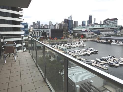Deluxe Three-Bedroom Apartment with Harbour View and Two Bathrooms 