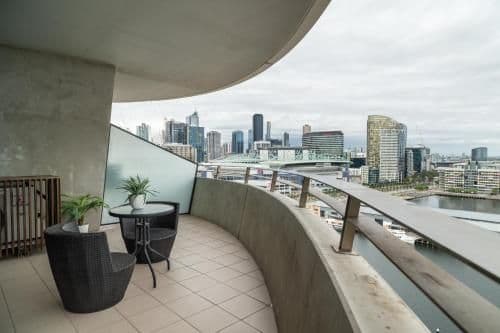 Deluxe Three-Bedroom Apartment with Harbour View and Two Bathrooms 