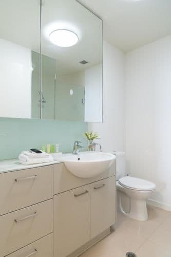 Two-Bedroom Apartment with Views and One Bathroom - Metropolitan