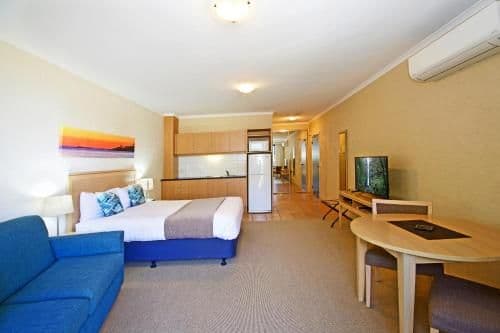Deluxe Queen Studio with Spa Bath