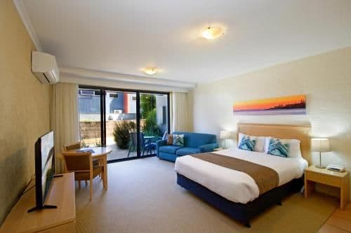 Deluxe Queen Studio with Spa Bath