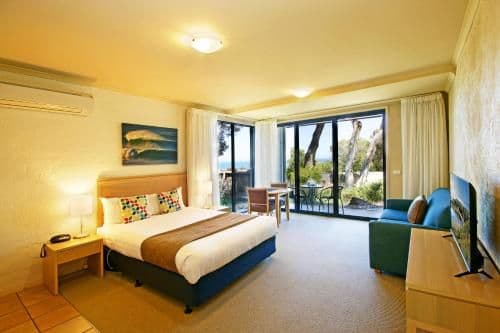 Deluxe Queen Studio with Walk-in Shower