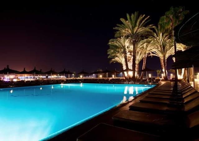 SINGLE POOL VIEW
