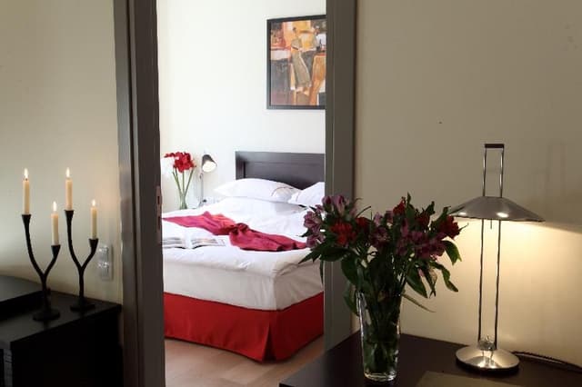 SUITE ONE BEDROOM