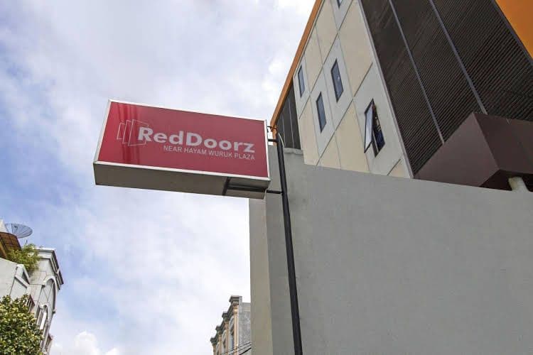 RedDoorz near Hayam Wuruk Plaza