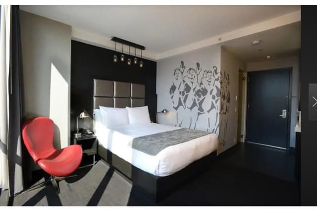 DOUBLE SUPERIOR QUEEN BED