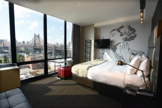 DOUBLE SUPERIOR QUEEN BED