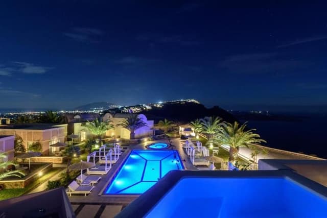 VILLA WITH JACUZZI