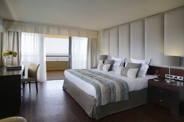SUITE TWO BEDROOMS