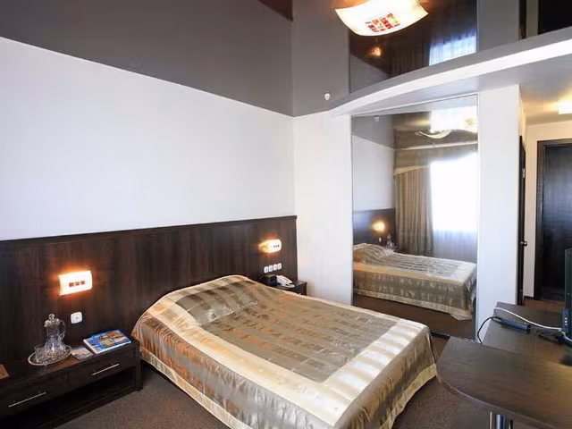 SUITE CAPACITY 1