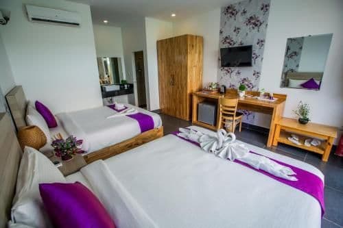 Bungalow Twin Bed with Garden View