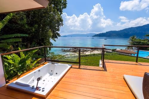 Jacuzzi Beach Villa