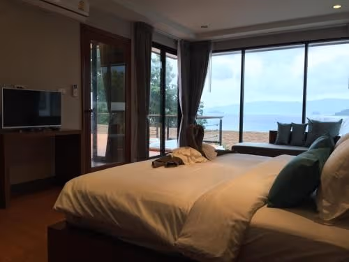 Jacuzzi Ocean View Suite