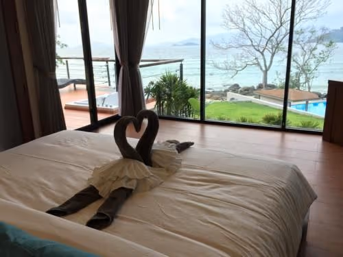 Jacuzzi Beach Villa