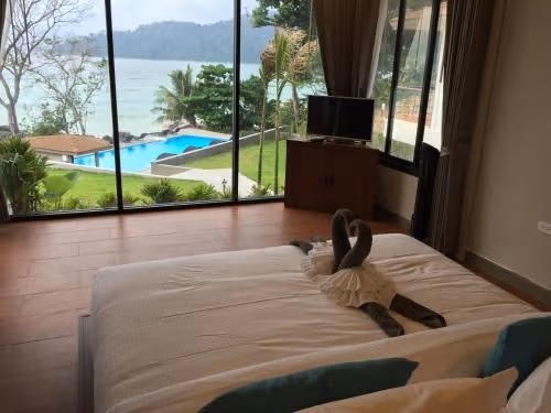 Jacuzzi Beach Villa
