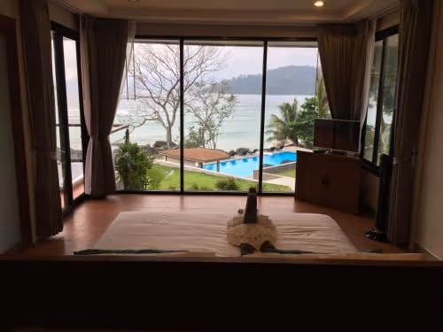 Jacuzzi Beach Villa