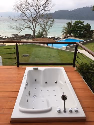 Jacuzzi Beach Villa