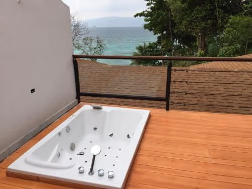 Grand Deluxe Jacuzzi Ocean View