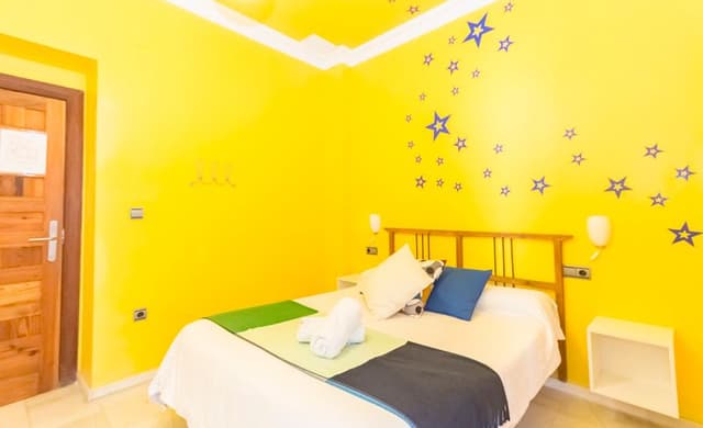 Double or Twin WITH DOUBLE BED