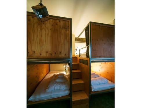 2 Bunk Beds in Mixed Dormitory Room