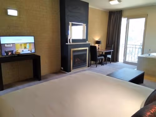 Deluxe King Room with Spa Bath
