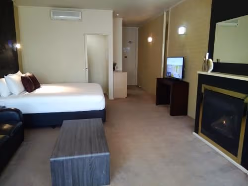 Deluxe King Room with Spa Bath