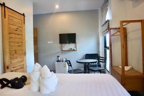 Deluxe Double or Twin Room with City View