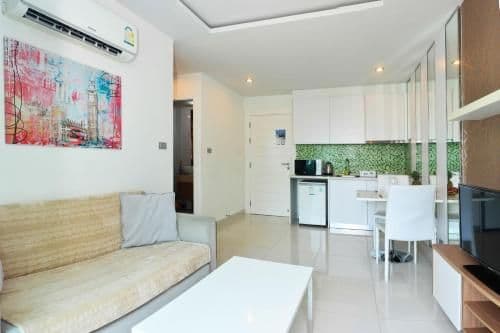 Apartment with Pool View 
