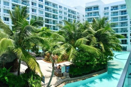 Apartment with Pool View 