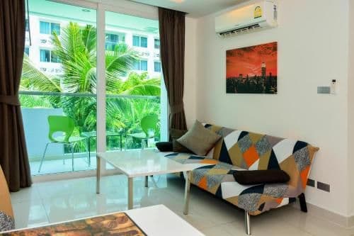 Apartment with Pool View 