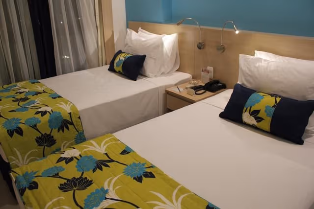 DOUBLE DELUXE QUEEN BED