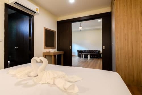 One bedroom (Double Bed Only)