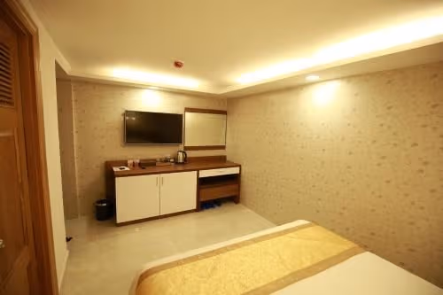 Standard Queen Room