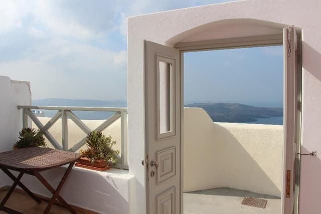 STUDIO WITH VIEWS