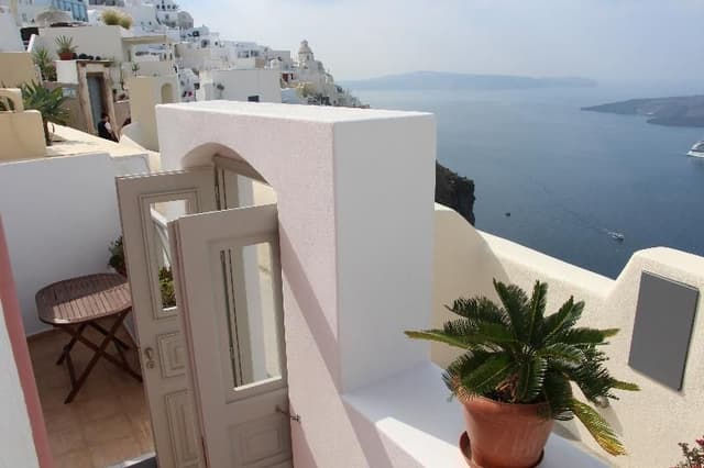 STUDIO WITH VIEWS