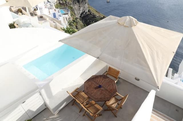 VILLA WITH JACUZZI