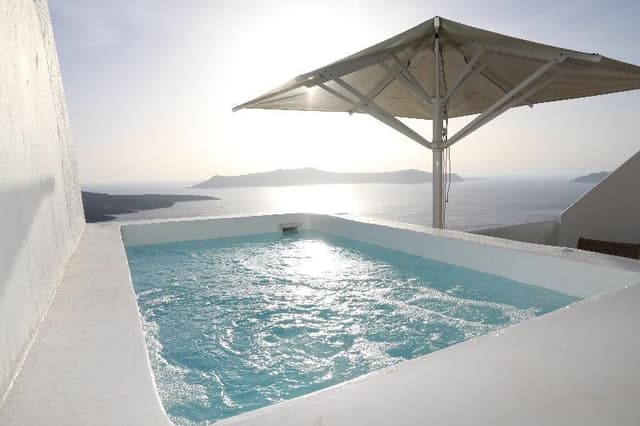 VILLA WITH JACUZZI