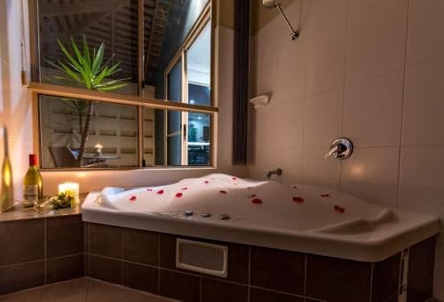 King or Twin Suite with Spa Bath