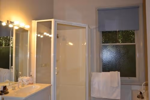 One-Bedroom Cottage - Sarsaparilla (Adult Only)