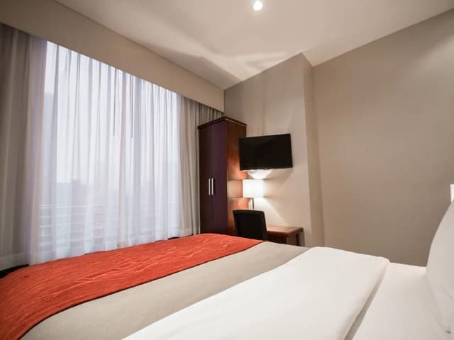DOUBLE QUEEN SIZE BED