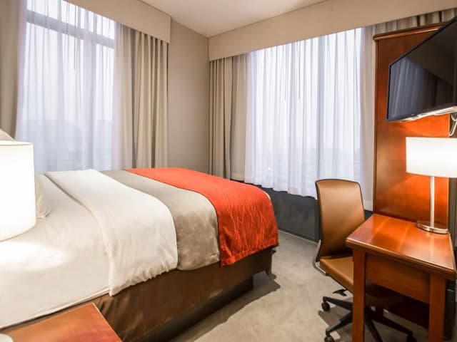DOUBLE QUEEN SIZE BED